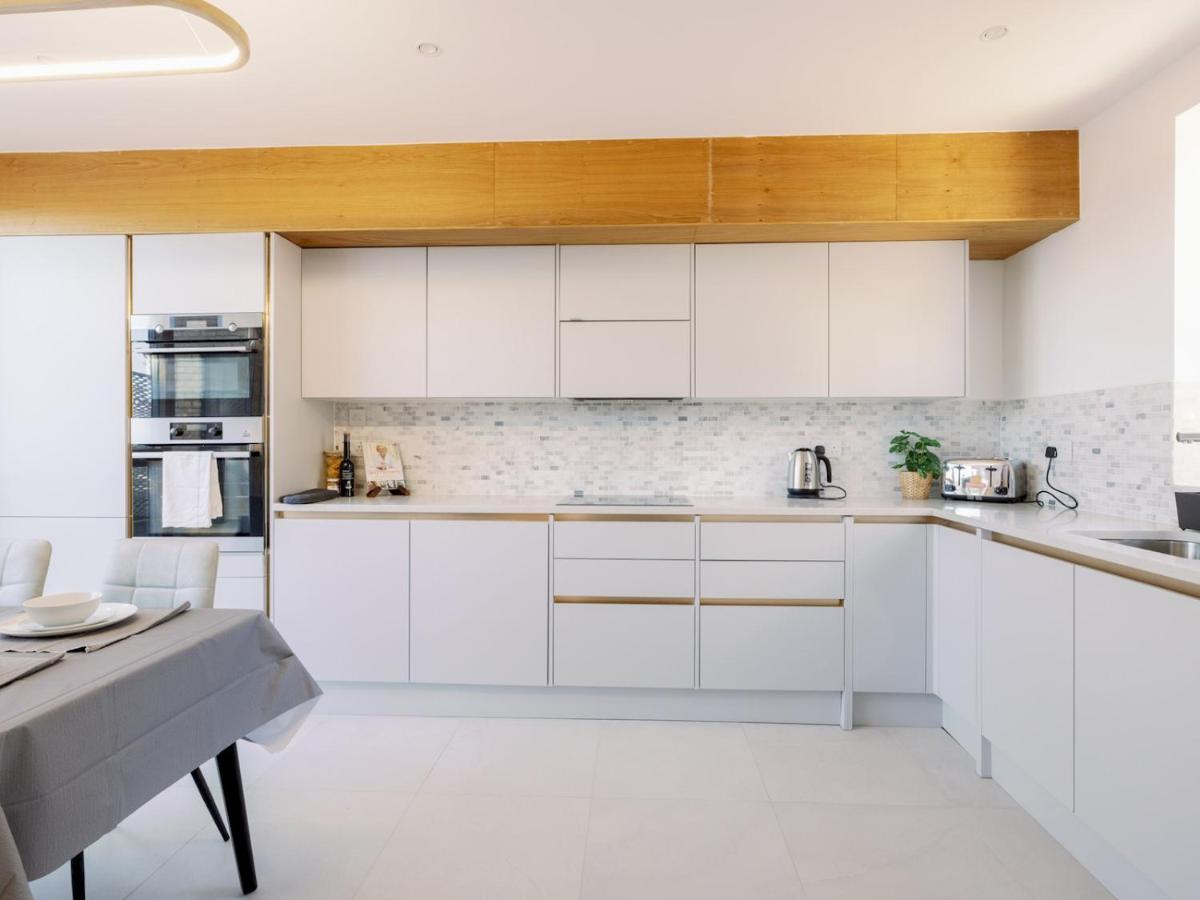 Pass The Keys - Spacious Modern Flat With Garden, In South West Hébergement de vacances