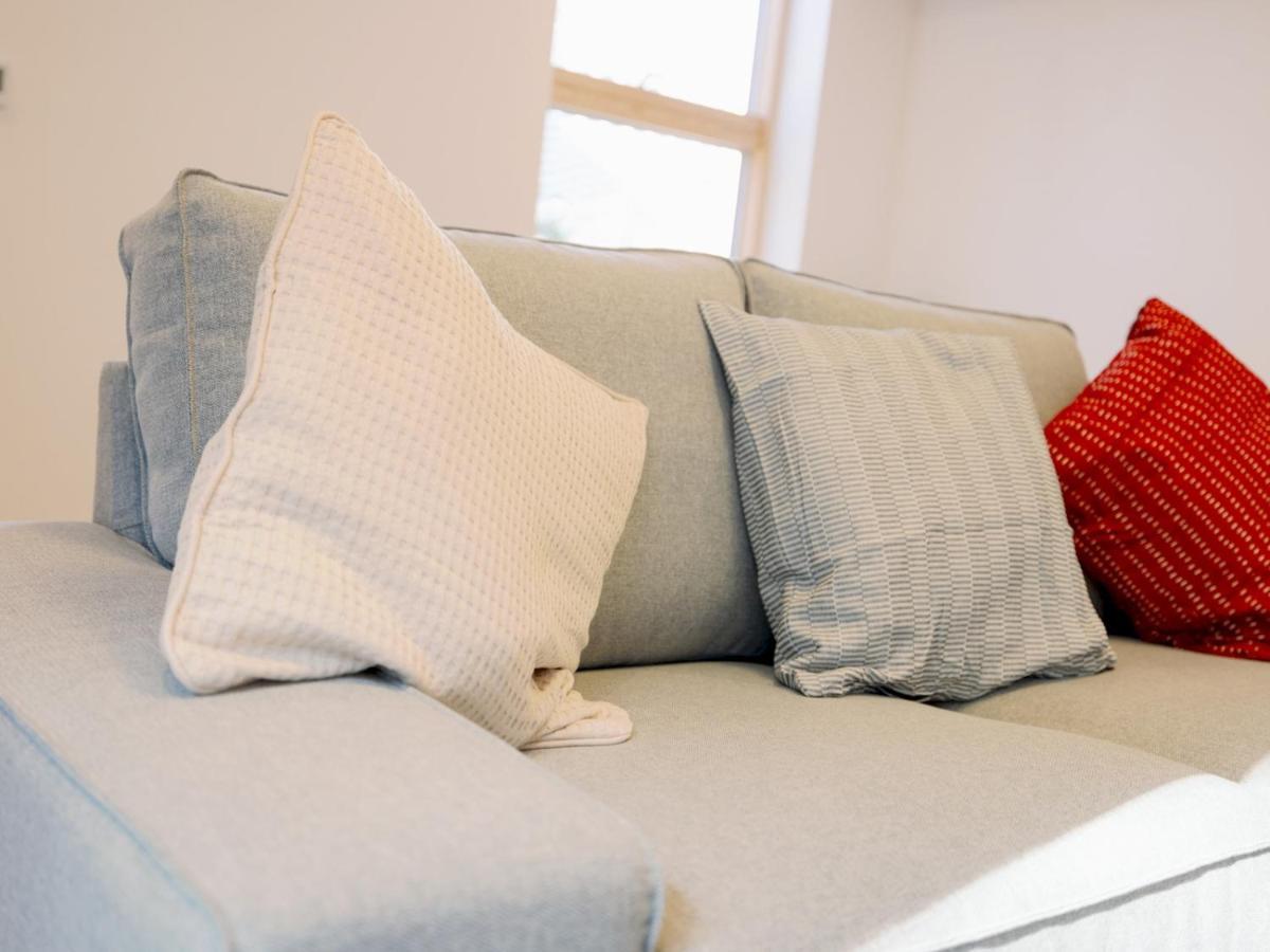 Pass The Keys - Spacious Modern Flat With Garden, In South West Londres