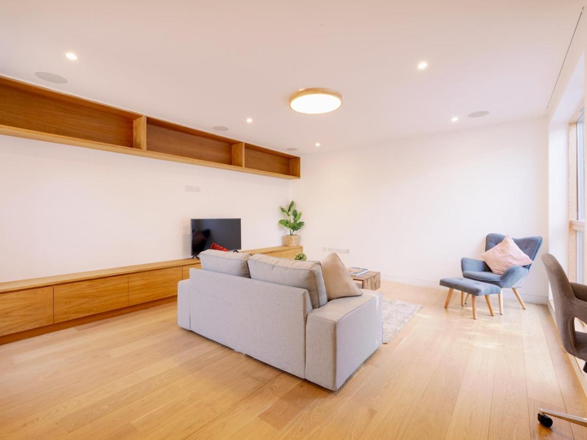 Hébergement de vacances Pass The Keys - Spacious Modern Flat With Garden, In South West Londres