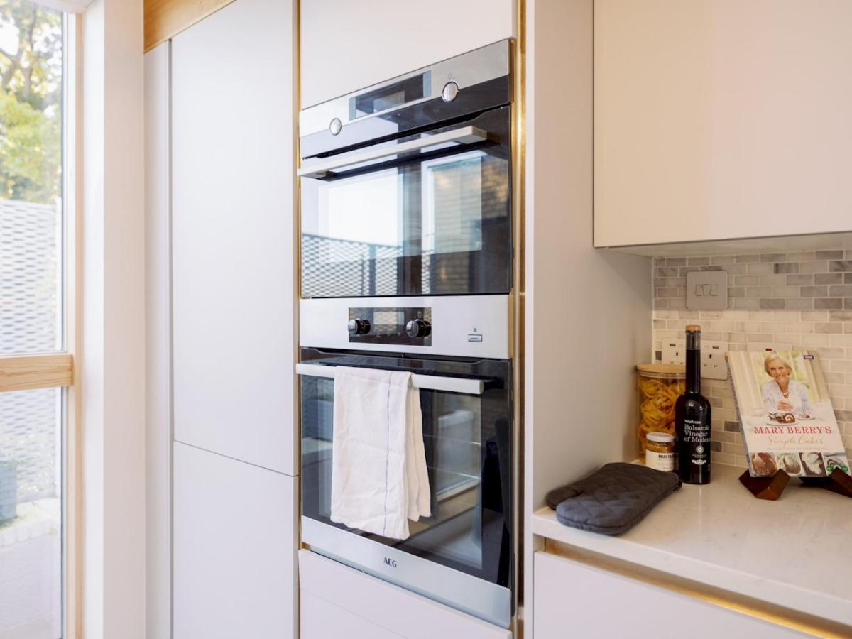 Hébergement de vacances Pass The Keys - Spacious Modern Flat With Garden, In South West