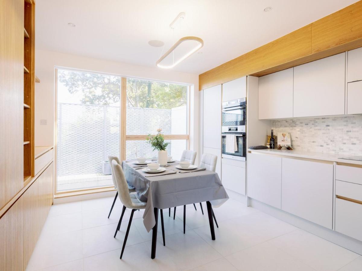 Hébergement de vacances Pass The Keys - Spacious Modern Flat With Garden, In South West *