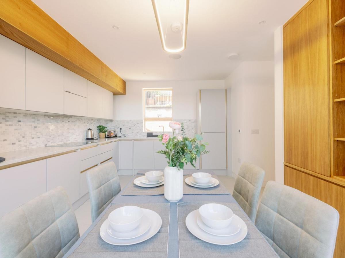 Hébergement de vacances Pass The Keys - Spacious Modern Flat With Garden, In South West