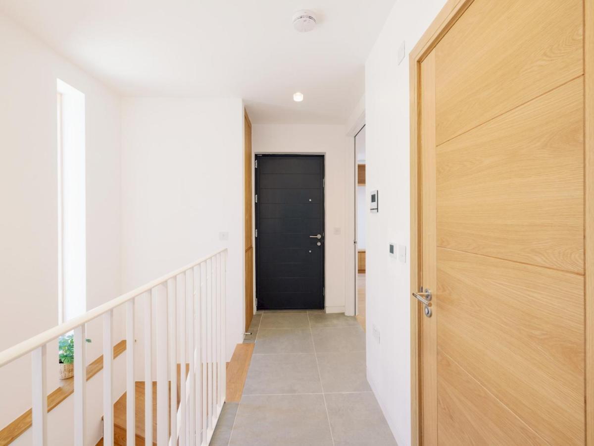 Pass The Keys - Spacious Modern Flat With Garden, In South West Londres